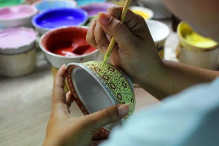 Các mẫu đồ sứ Benjarong tinh xảo, mang nét văn hóa đặc trưng của đất Thái