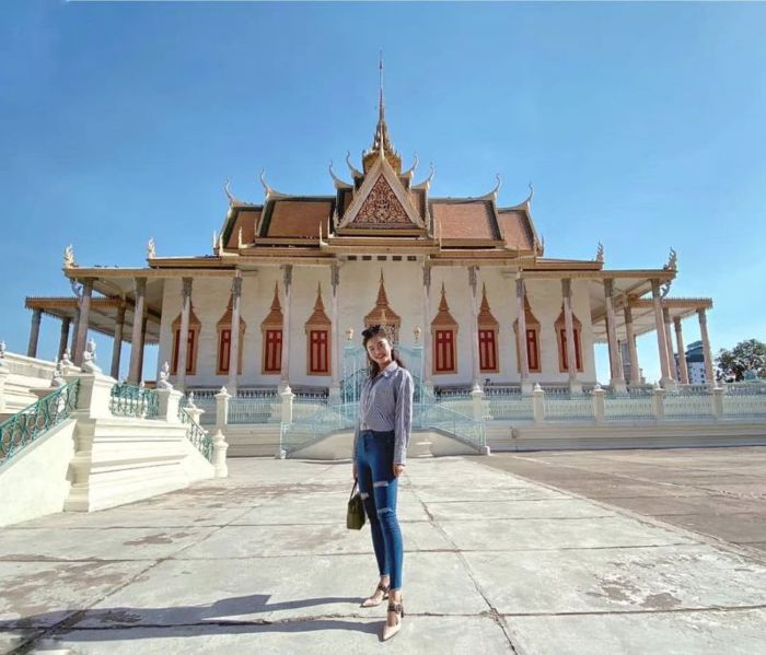Bạn nên mặc trang phục kín đáo khi tới các đền chùa ở đất nước Campuchia