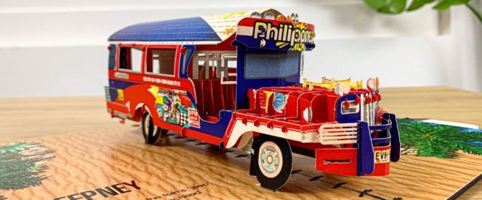 Xe jeep được làm thành mô hình nhỏ để làm quà lưu niệm cho các du khách