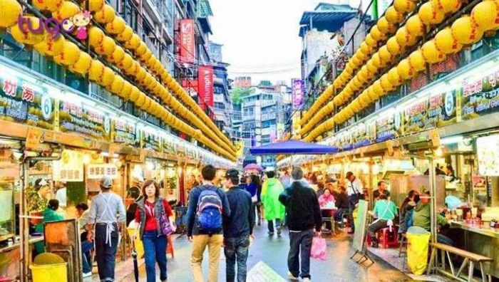 Mua sắm ở chợ đêm Đài Trung là trải nghiệm rất thú vị (Nguồn: tugo.com)