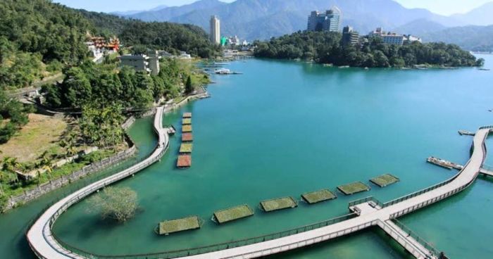 Hồ Nhật Nguyệt nên thơ ở Đài Trung (Nguồn: klook.com)