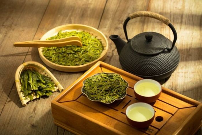 Du khách thường mang Trà Long Tĩnh về làm quà sau tour Hàng Châu