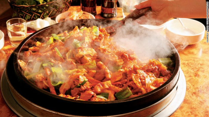 Chuncheon Dakgalbi (Thịt gà xào cay)
