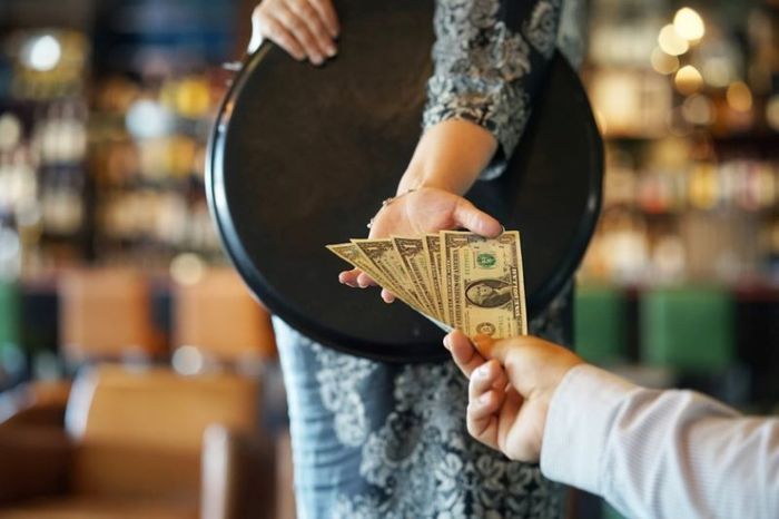 Tips tiền cho nhân viên là văn hóa thường thấy ở Kyoto (Nguồn: baophapluat.vn)