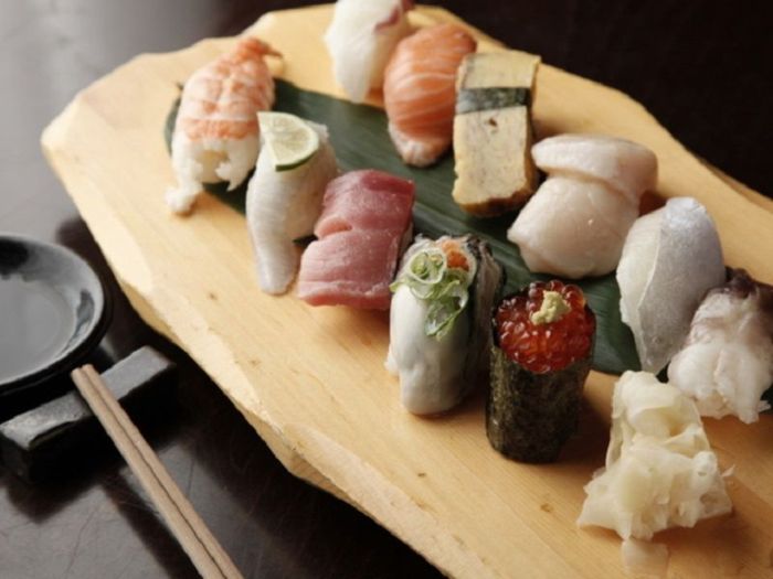 Cơm nắm Nigiri Sushi là đặc sản rất được yêu thích ở Kyoto (Nguồn: Mia.vn)