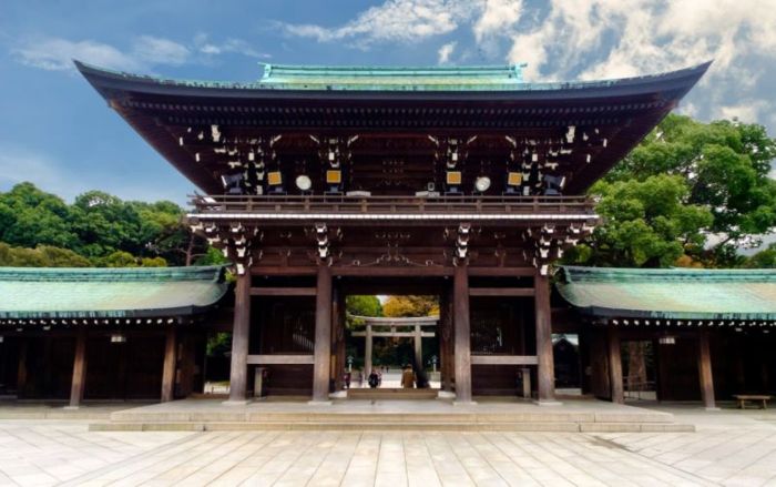 Chiêm bái đền thờ Thần đạo nổi tiếng ở thành phố Tokyo