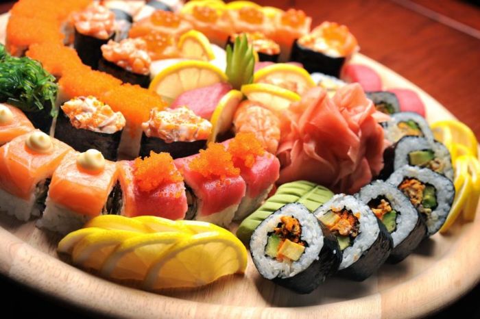 Sushi là đặc sản bất cứ ai đến Tokyo cũng muốn thưởng thức
