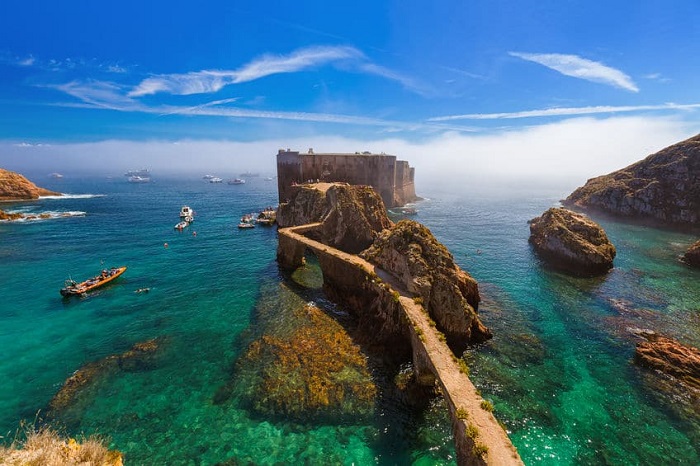 Vùng đảo Berlengas là địa điểm đáng ghé thăm khi đi tour Bồ Đào Nha