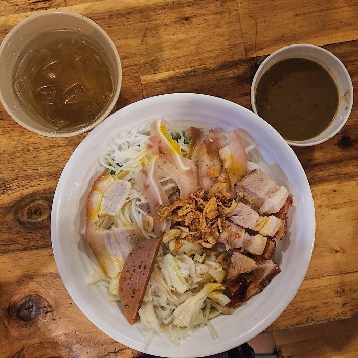 Bún mắm nêm với hương vị đặc trưng có thể thưởng thức khi đi tour Pleiku