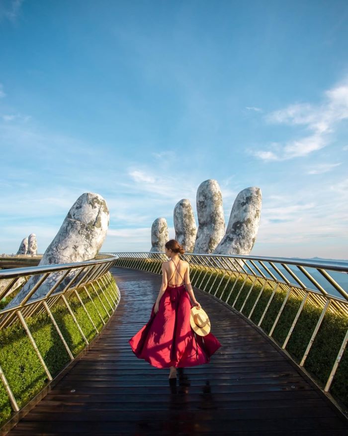 Cầu vàng là điểm đến trong tour Bà Nà Hill