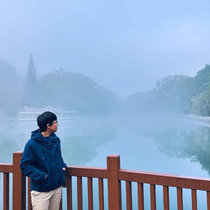 Công viên dưới làn sương mờ ảo thật đẹp