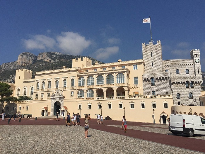 Palais Princier de Monaco là địa điểm tham quan khi trải nghiệm tour Monaco