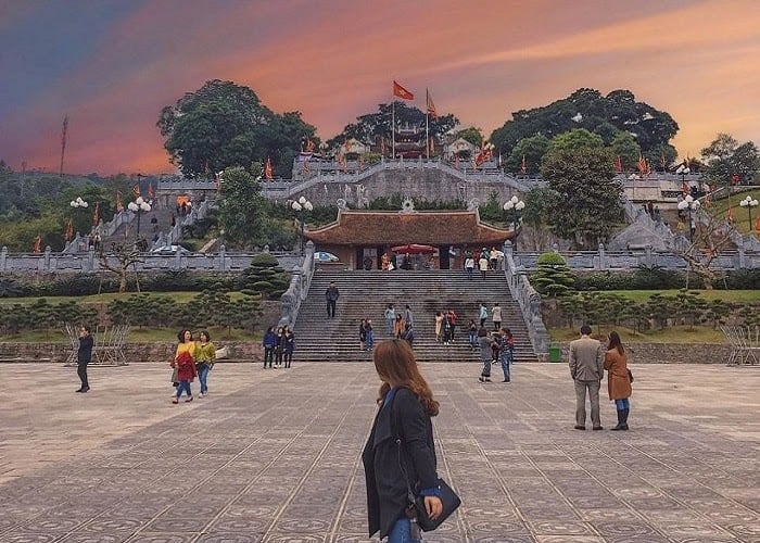 Đi tour Quảng Ninh nên tham quan Đền Cửa Ông