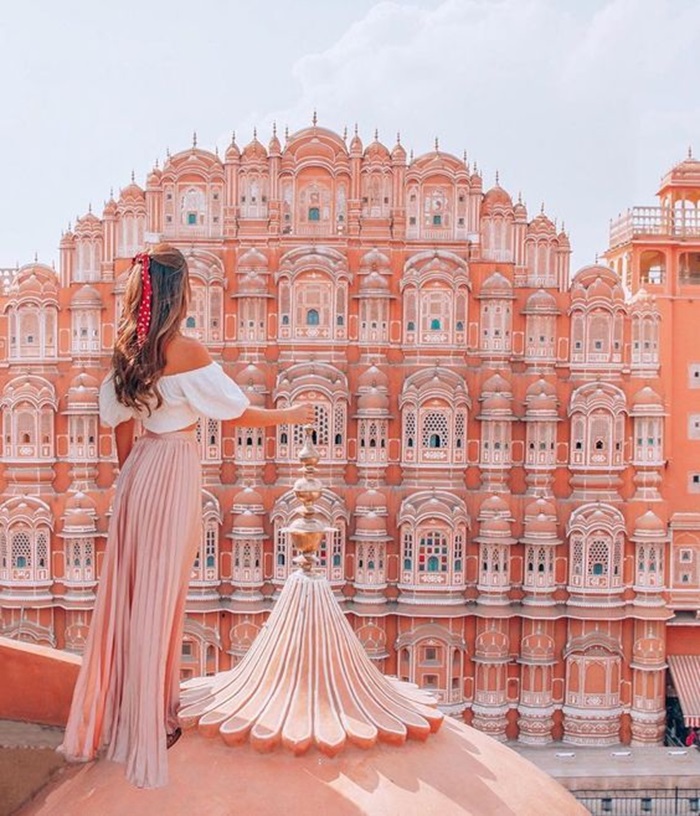Cung điện Hawa Mahal là điểm đến nổi bật khi trải nghiệm tour Ấn Độ