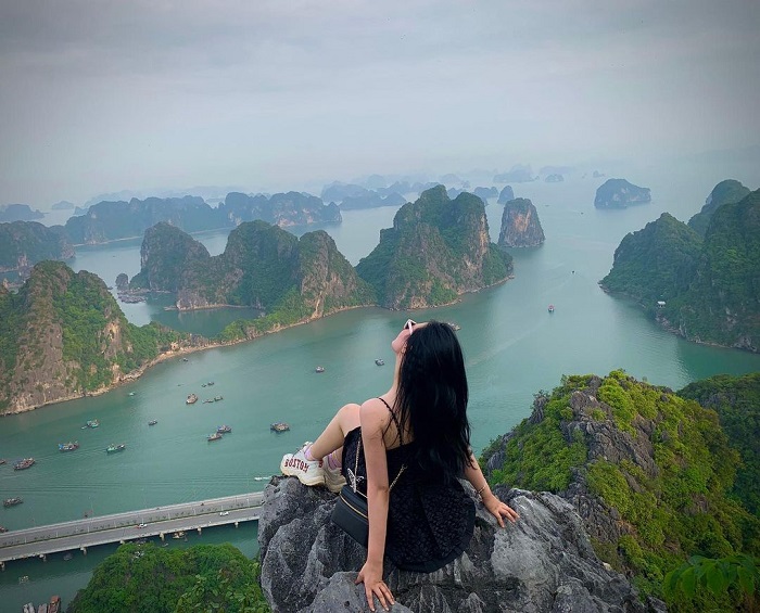 Chạm tay vào kỳ quan thiên nhiên thế giới khi tour Quảng Ninh