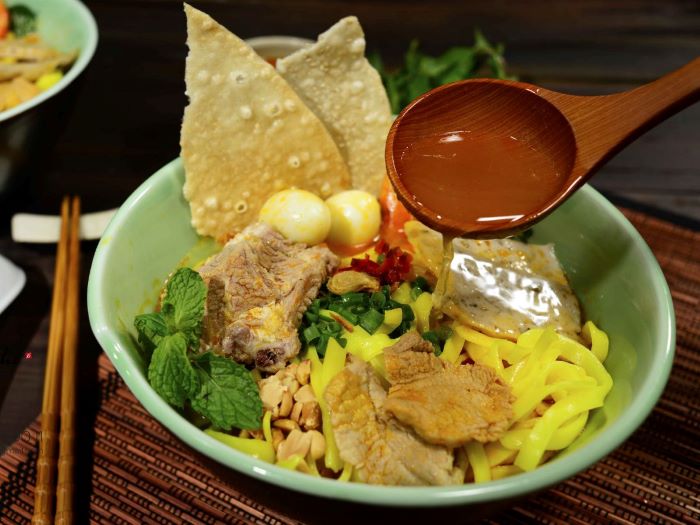 Tour Đà Nẵng và thưởng thức món ăn hấp dẫn của Mì Quảng gà