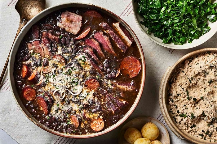 Nên ăn  Feijoada khi đi tour Brazil