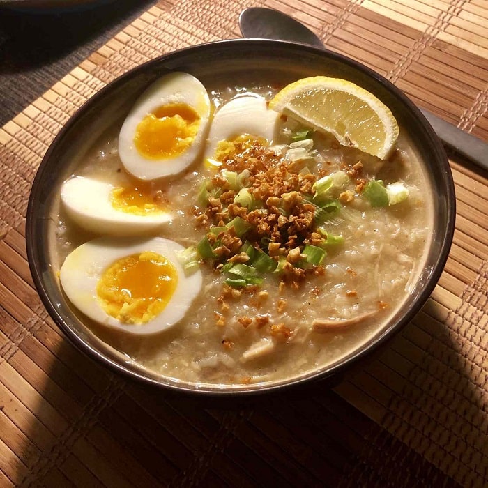 Đi tour Philippines nên ăn Cháo Arroz Caldo