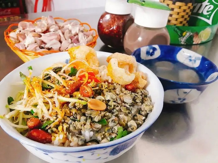 Đi tour Huế nên ăn cơm hến