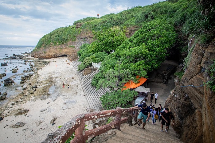 tour Lý Sơn - tham quan chùa Hang