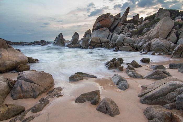 Tour Quảng Bình - tham quan bãi Đá Nhảy