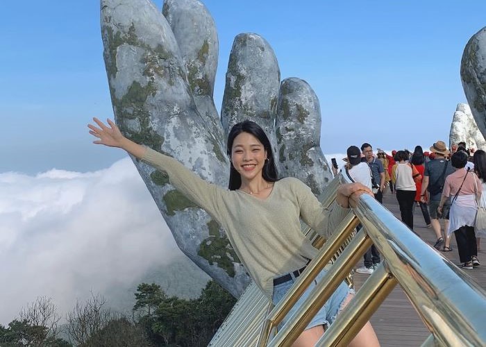 Nhiều du khách theo tour Bà Nà Hill