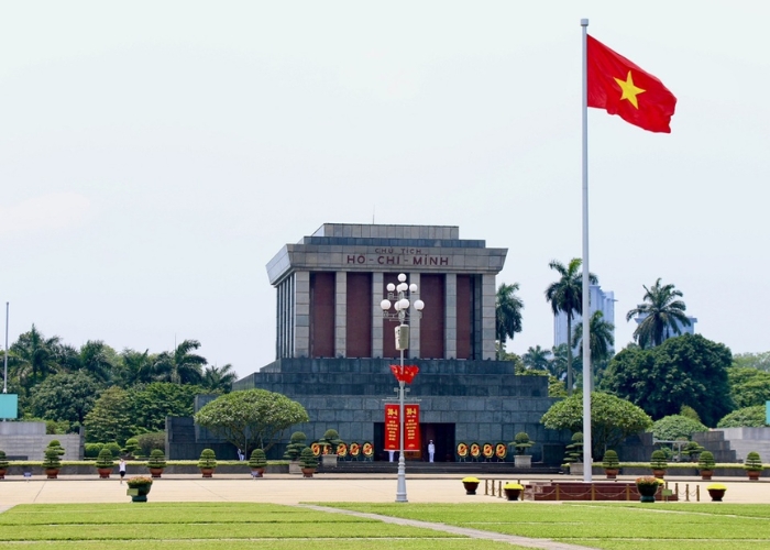 Lăng Bác là địa điểm không thể bỏ qua khi đến Hà Nội