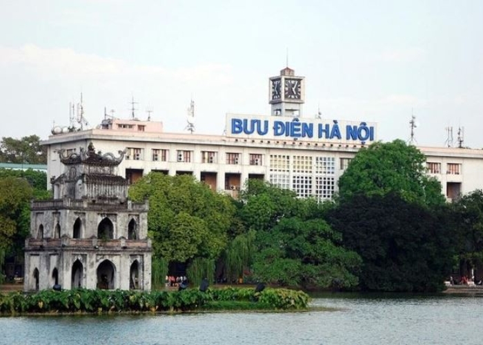 Bưu điện Hà Nội công trình kiến trúc Pháp Cổ nằm cạnh Hồ Gươm