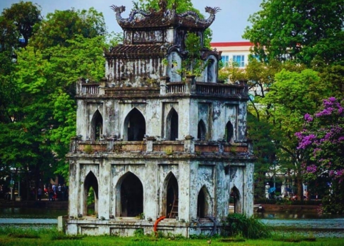 Tháp Rùa là công trình lịch sử nổi bật tại Hồ Gươm