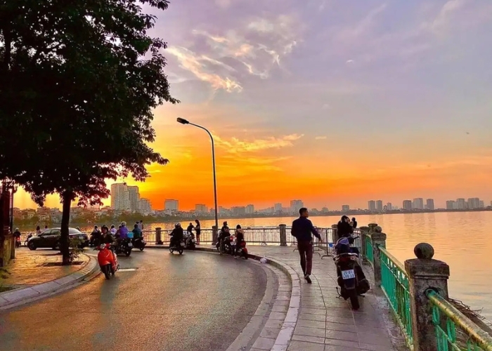 Khi lựa chọn tour Hồ Tây, việc tìm một đơn vị lữ hành uy tín sẽ giúp du khách có trải nghiệm trọn vẹn