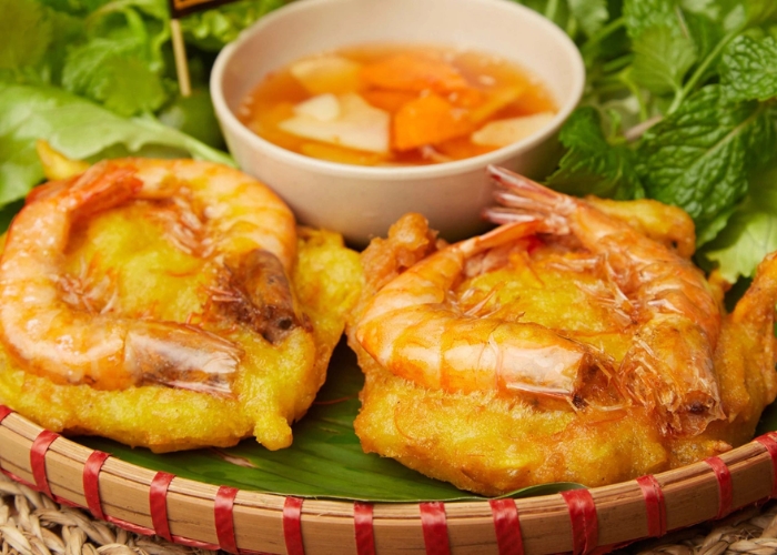 Nhắc đến Hồ Tây không thể bỏ qua món bánh tôm Hồ Tây trứ danh