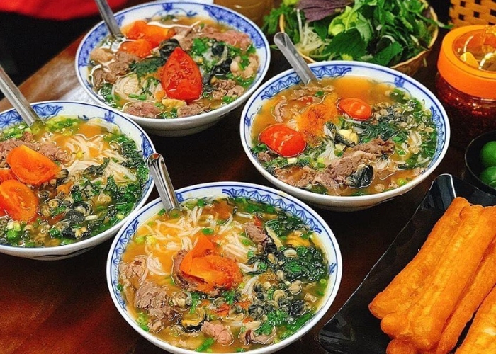 Bún ốc Hồ Tây món ăn không thể bỏ qua khi tới Hồ Tây