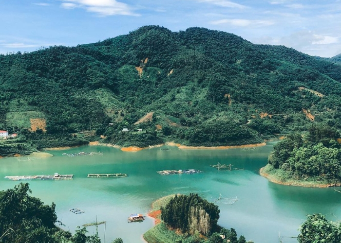 Thung Nai là một trong những điểm đến ấn tượng khi du lịch Hòa Bình