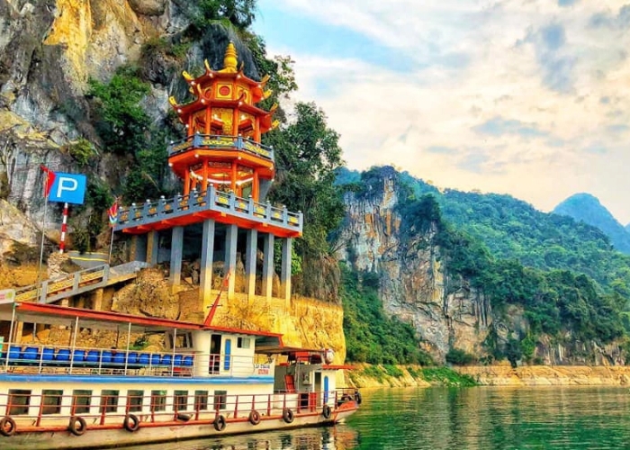 Động Thác Bờ là một trong những hang động đẹp nhất Tây Bắc
