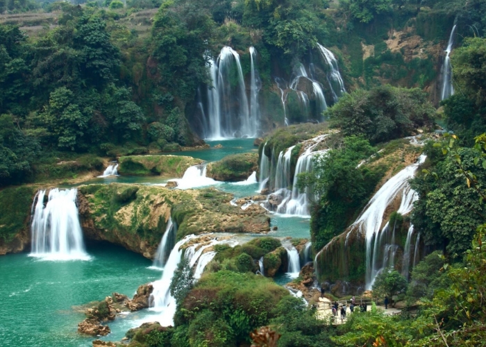 Cửu thác Tú Sơn là một điểm đến hấp dẫn dành cho du khách yêu thích khám phá thiên nhiên khi đi tour Hòa Bình
