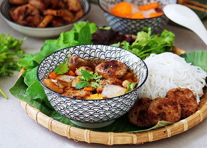 Bún chả món ăn được nhiều du khách yêu thích khi tới Hà Nội