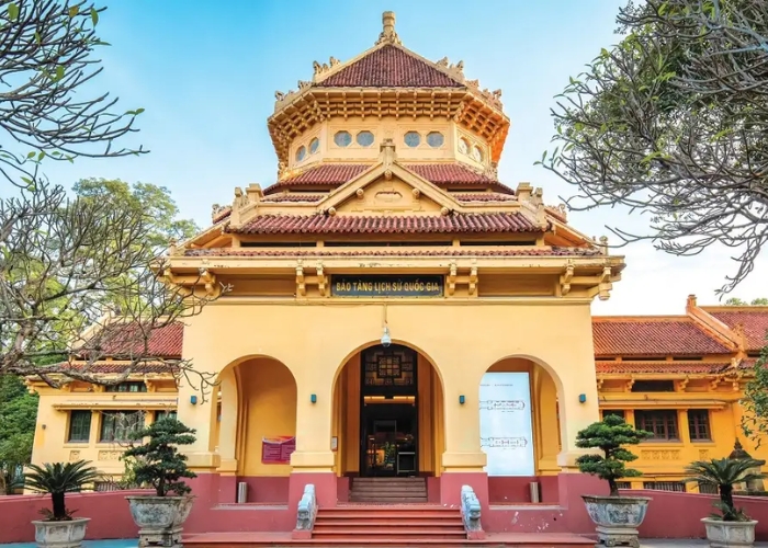 Bảo tàng Lịch sử Quốc gia nơi lưu giữ hàng nghìn hiện vật quý báu về lịch sử Việt Nam