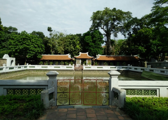 Muốn tận hưởng không gian yên tĩnh du khách có thể tham quan Văn Miếu - Quốc Tử Giám vào mùa hè
