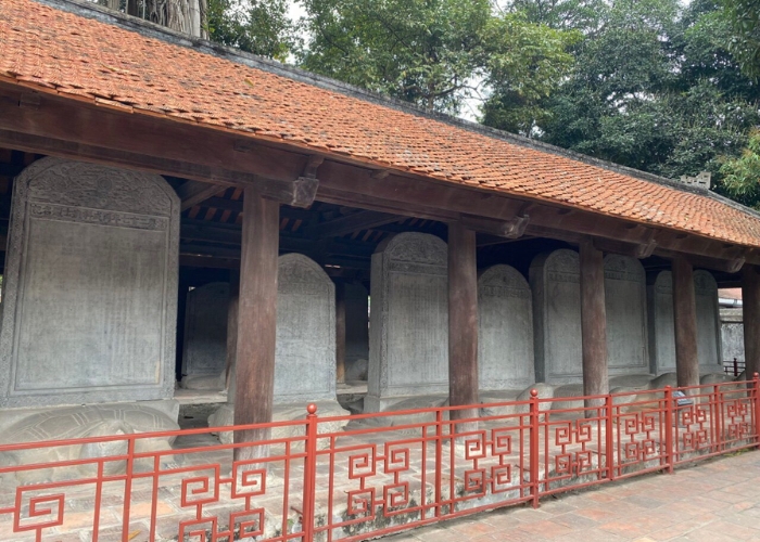 Bia tiến sĩ một trong những điểm quan trọng nhất trong tour Văn Miếu - Quốc Tử Giám