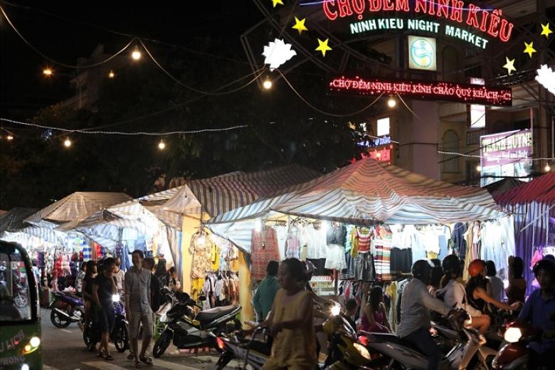 Chợ đêm Ninh Kiều Cần Thơ