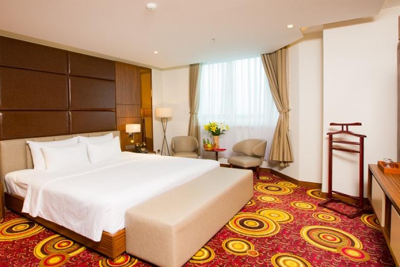 Khách sạn Vạn Phát Riverside