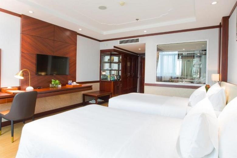 Khách sạn Vạn Phát Riverside
