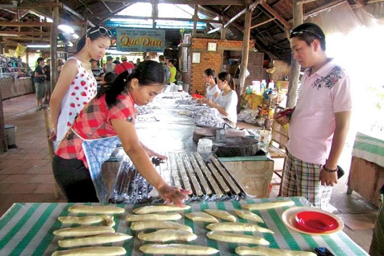 Tham quan lò kẹo dừa đặc sản Bến Tre