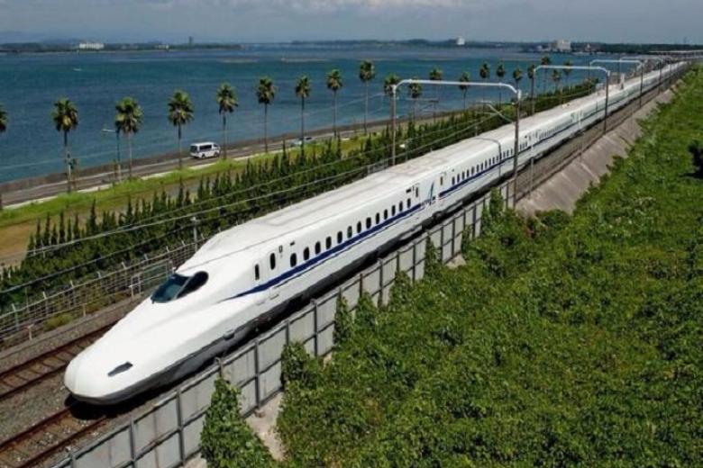 Ttrải nghiệm đi tàu siêu tốc Shinkansen (300km/giờ)