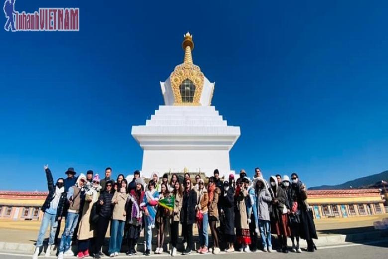 Khách chụp ảnh lưu niệm